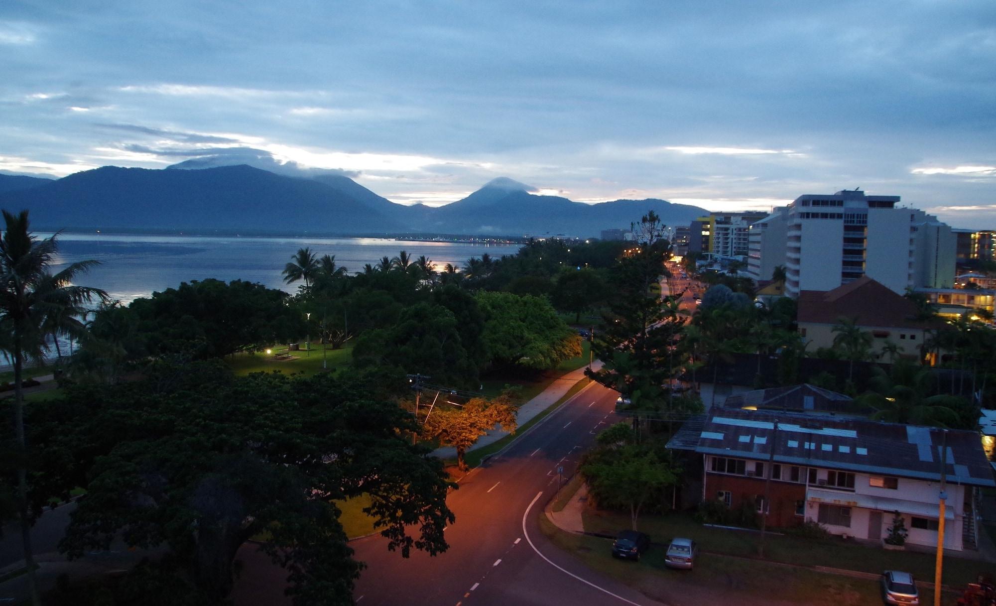 Coral Towers Holiday Suites Cairns Eksteriør bilde